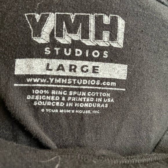 YMH Studios 2 Bears, 1 Cave 100% cotton black t-shirt with graphic - Picture 3 of 7